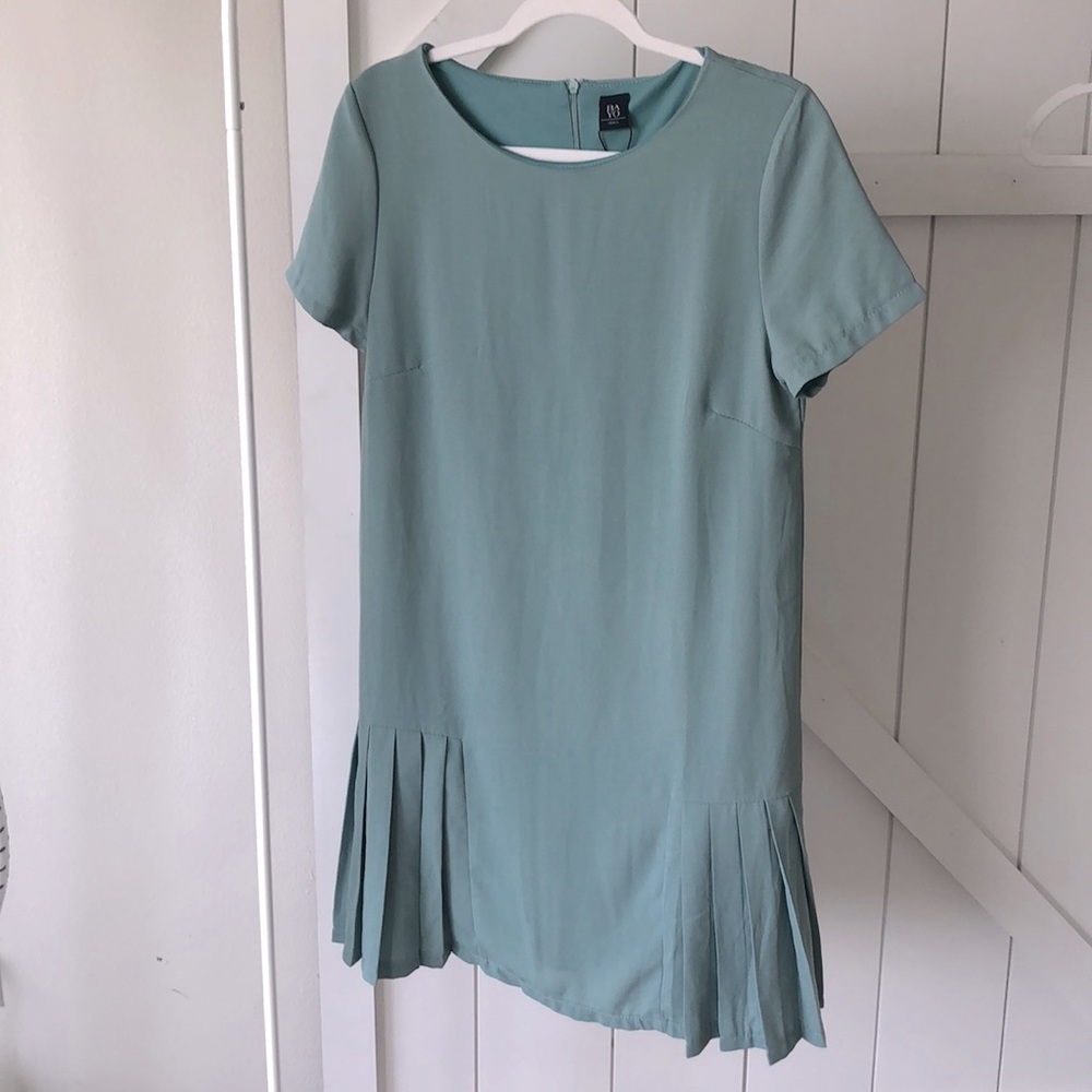 Bayo light green pleated dress
